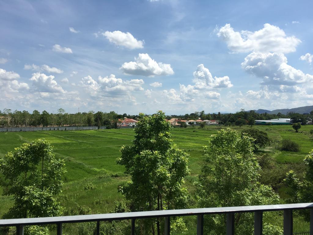 Serene Lake Condominium Chiang Mai Exterior photo