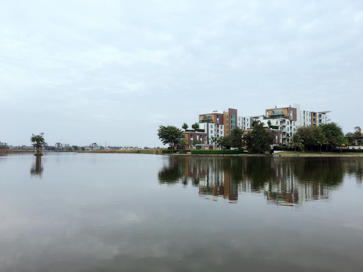 Serene Lake Condominium Chiang Mai Exterior photo